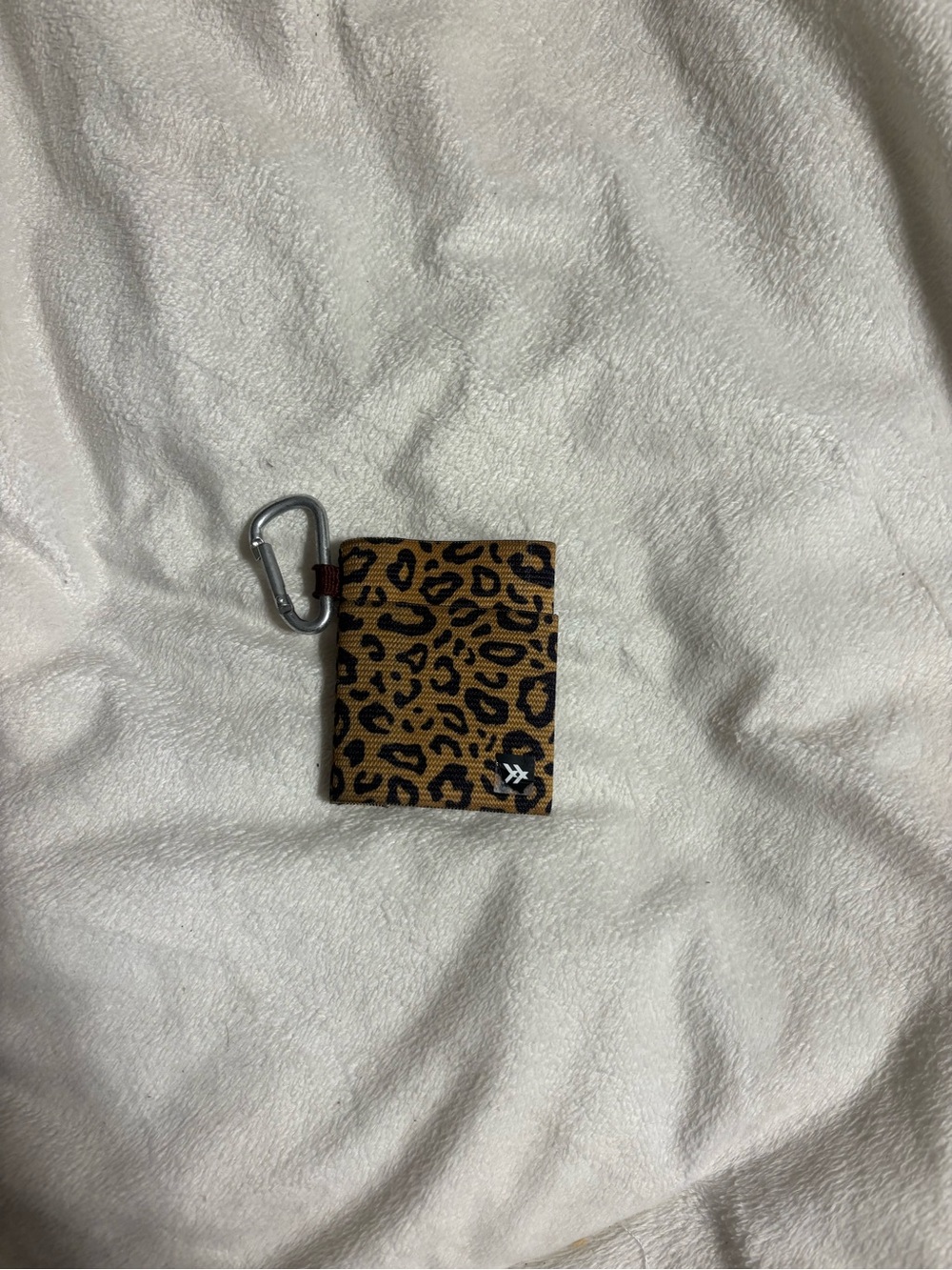 Leopard Print Thread Wallet - Picture 2 of 4